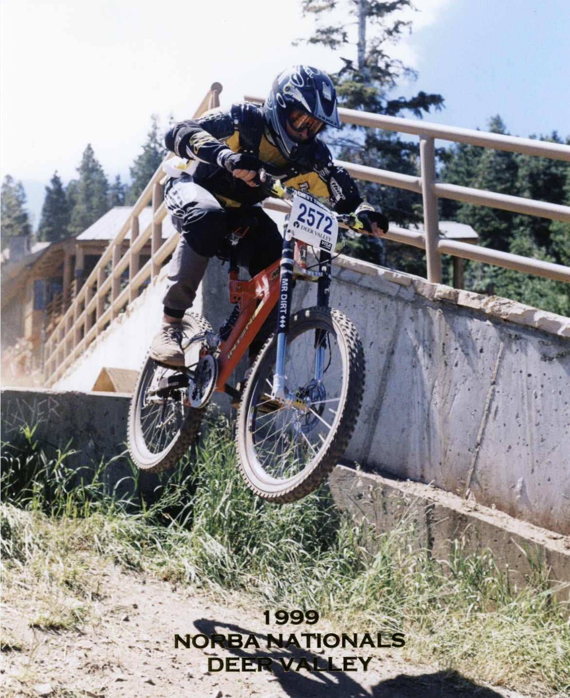 Mark Nichols airborne at the 1999 NORBA Nationals downhill at Deer Valley, Utah, race number 2572, on a 26-inch custom Intense